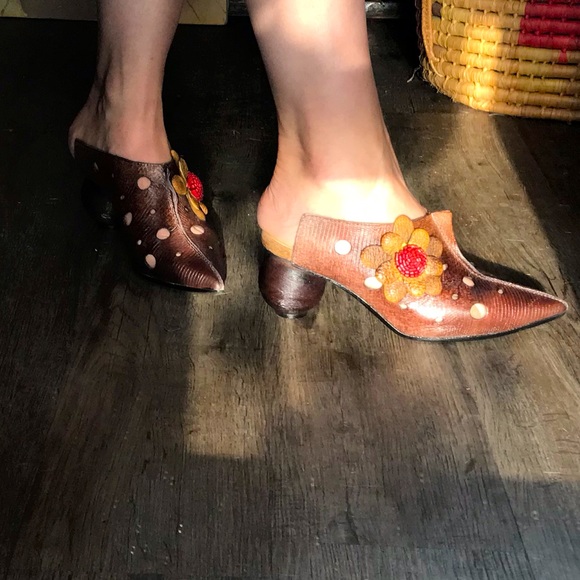 Beautiful Handmade leather clogs - Picture 4 of 15